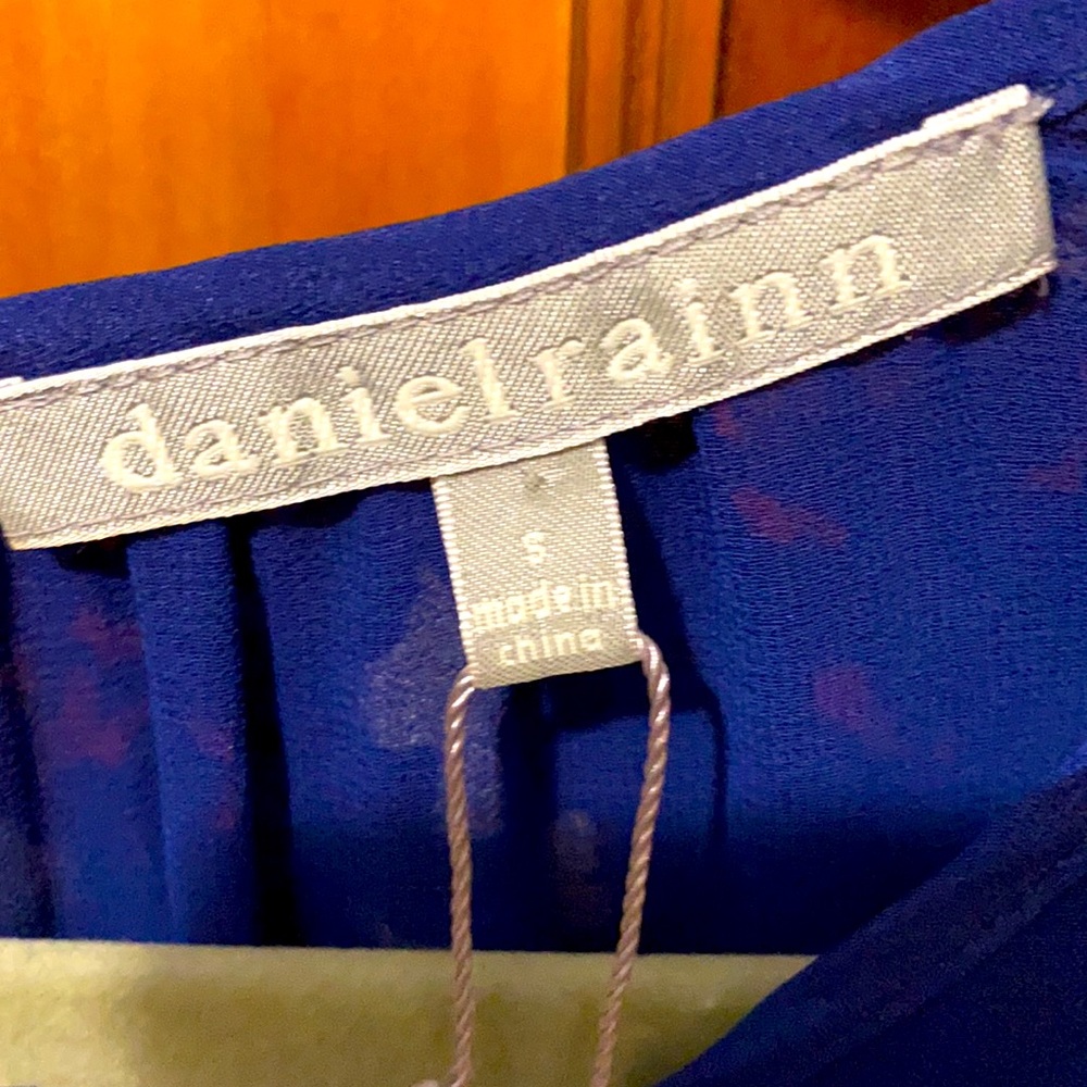 Daniel Rainn Blue & Red Layered Sleeveless Blouse - Picture 4 of 5